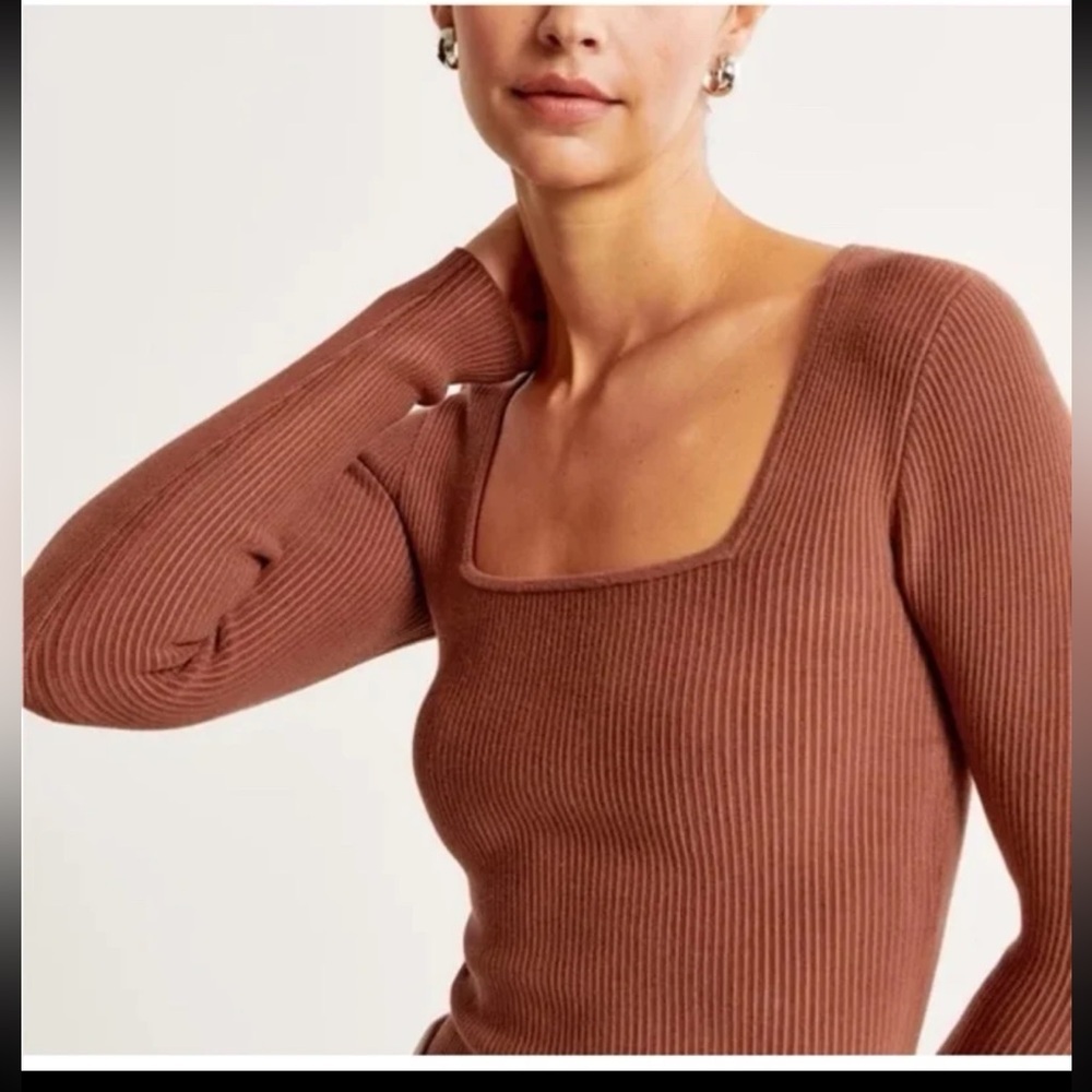 NWT Abercrombie & Fitch Long-Sleeve Ottoman Squareneck Top in Rust
Size Medium - Picture 2 of 12